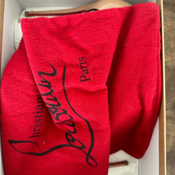 Christian Louboutin Pigalle Nude - Picture 3 of 10